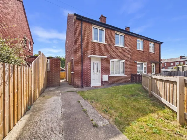 Crossman Drive, Normanton, WF6, photo 1