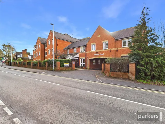 Waltham Road, Twyford, RG10, photo 1