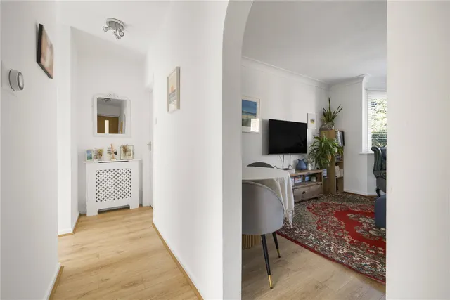 Photo 3 — Oak Hill, Surbiton, KT6