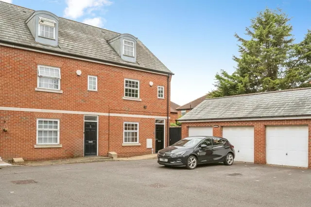 Hamilton Mews, Belle Vue, Doncaster, photo 1