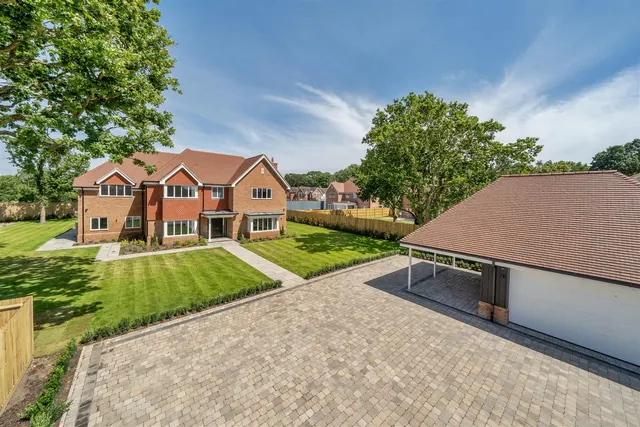 Brook Avenue, Warsash, photo 1