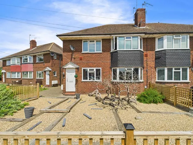 Feltham, Middlesex, photo 1
