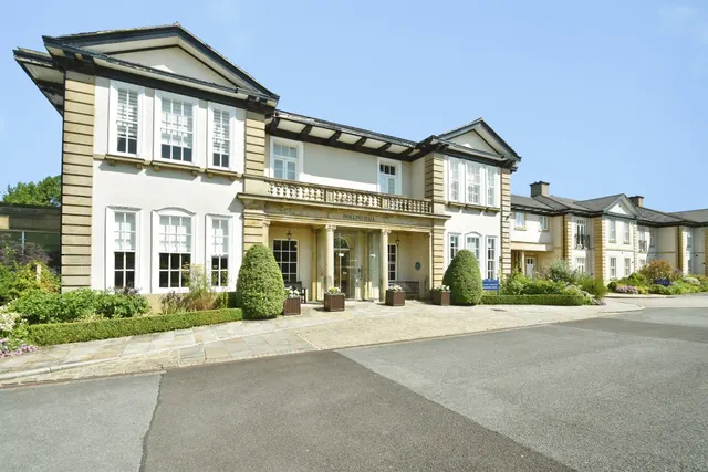 Hollins Hall, Killinghall, Harrogate, photo 1