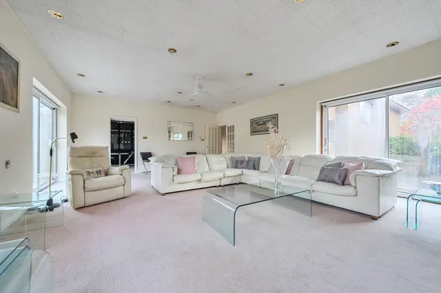 Photo 2 — Maryrose Way, Oakleigh Park, N20