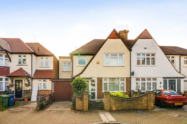 Earls Crescent, Harrow, HA1, photo 1