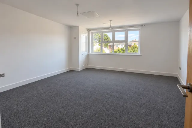 Portsmouth Road, Lee On The Solent, PO13, photo 1