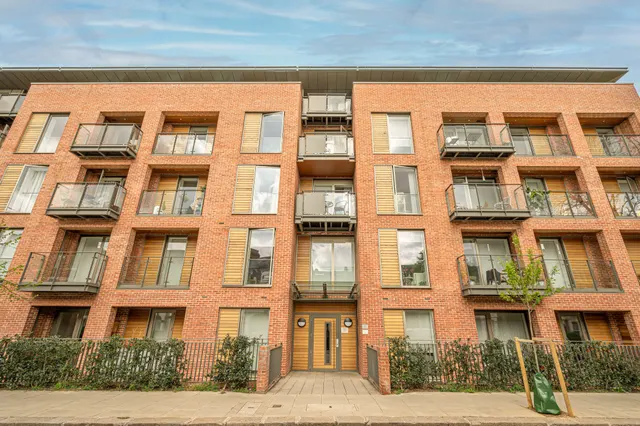London, NW6, photo 1