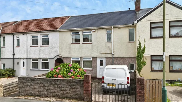 First Avenue, CAERPHILLY, photo 1