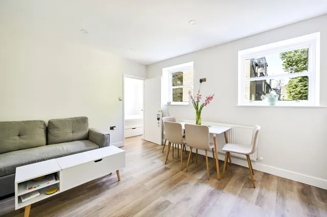 Flat 19, 15 Nevern Road, London, photo 1