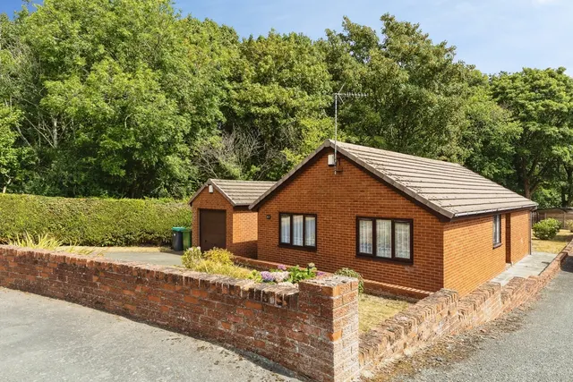 Pont Yr Afon, Pen-y-Cae, LL14, photo 2