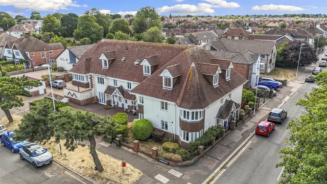 Grand Avenue, Worthing, photo 1