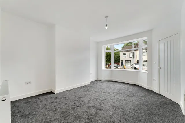 Photo 3 — Hale Road, Widnes, Widnes, WA8 8QA