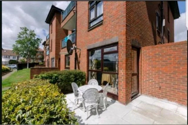 Friern Park, London, N12, photo 2