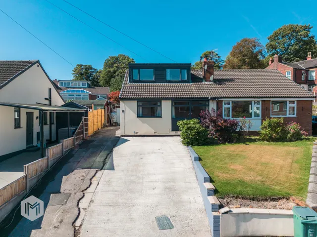 First Avenue, Tottington, Bury, BL8 3JA, photo 1