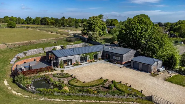 Greenways, Lambourn, Hungerford, Berkshire, RG17 7LG, photo 1