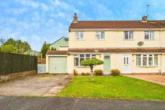 Bartletts Well Road, Sageston, SA70, photo 1