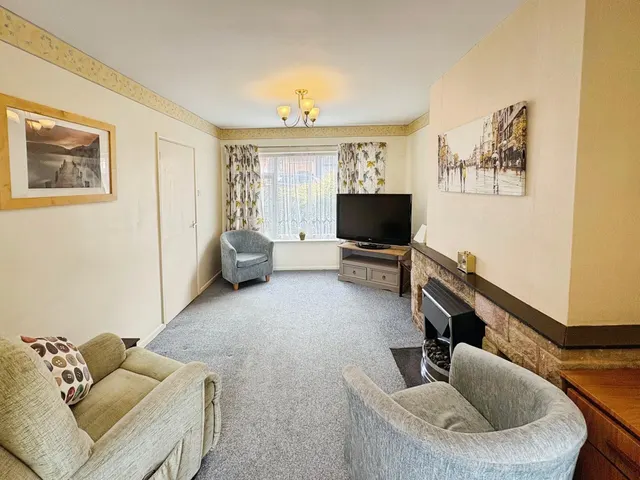 Sandstone Drive, Sheffield, S9, photo 2