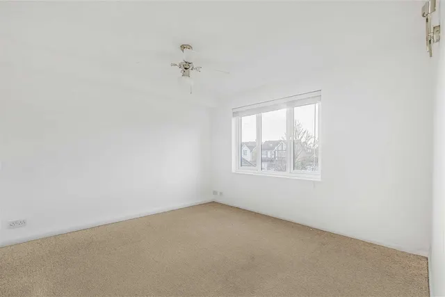 Photo 2 — Cotswold Way, Worcester Park, Surrey KT4 8HD