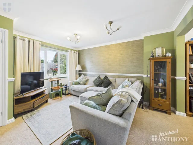 Photo 2 — Redwood Drive, Aylesbury, HP21 7TN