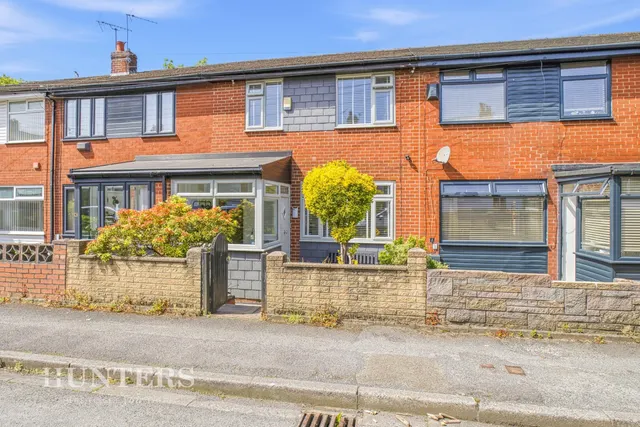 Whitland Drive, Oldham, photo 1