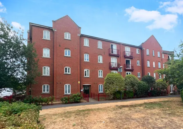 1 bedroom flat — Barnshaw House, Aylesbury, HP21 8FH