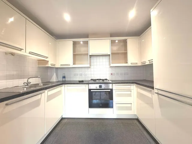 Photo 3 — Barnshaw House, Aylesbury, HP21 8FH