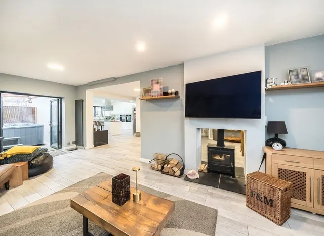 Photo 3 — Thurleston Avenue, Morden, SM4