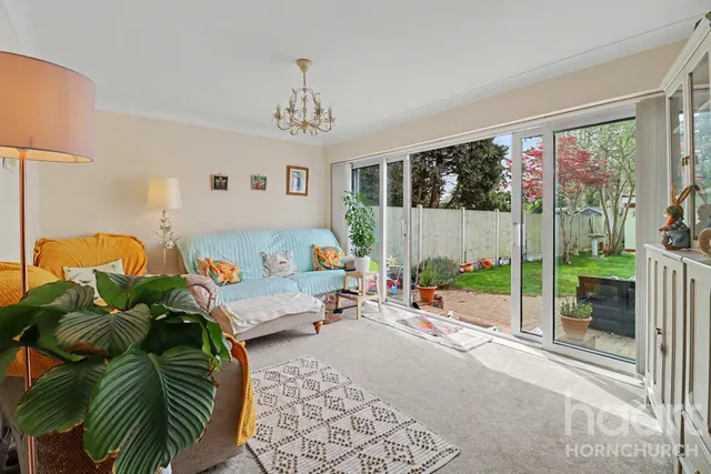 Rainham, RM13, photo 2