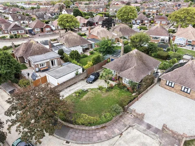 Cowdray Close, Goring-By-Sea, photo 1