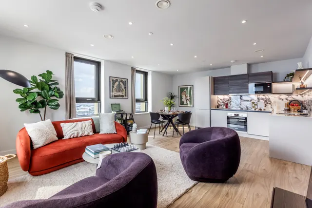 Victoria Road, London, W3, photo 1