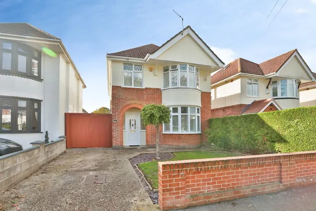 Broughton Avenue, Northbourne, BH10, photo 1