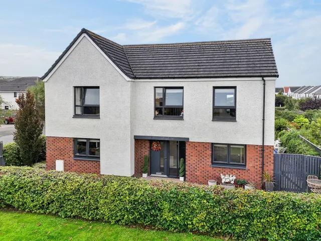 48 Cumbrae Drive, Doonfoot, KA7 4GA, photo 1