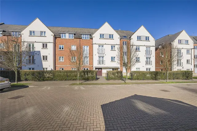 2 bedroom flat, Academy Place, Isleworth, TW7