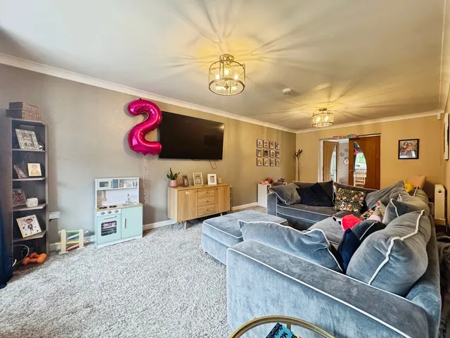 Bluestone Drive, Heaton Mersey, SK4, photo 2