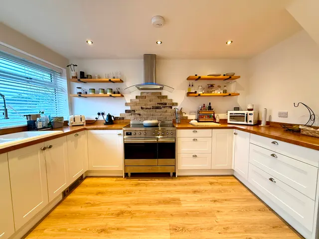 Upham Road, Swindon, Wiltshire, SN3 1DW, photo 1