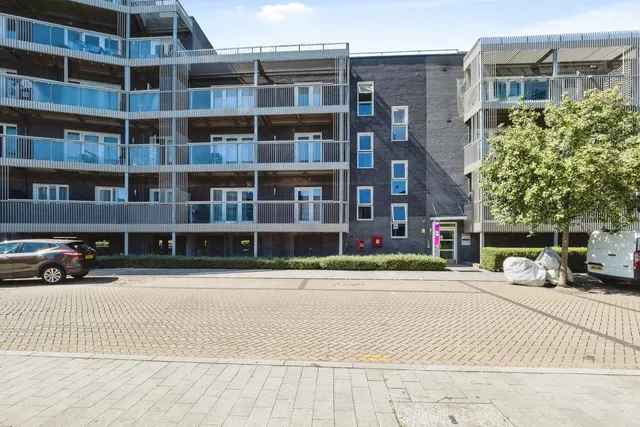 Photo 3 — De Pass Gardens, BARKING, Essex, IG11