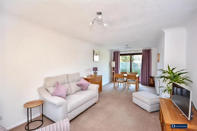 Carlton Road, Gidea Park, RM2, photo 2