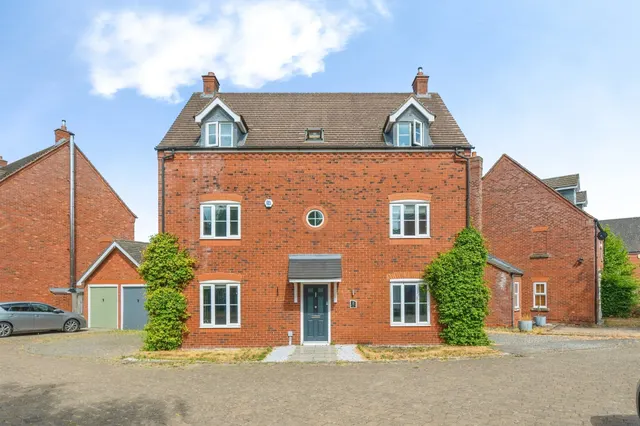 Lawrence Way, Lichfield, photo 1