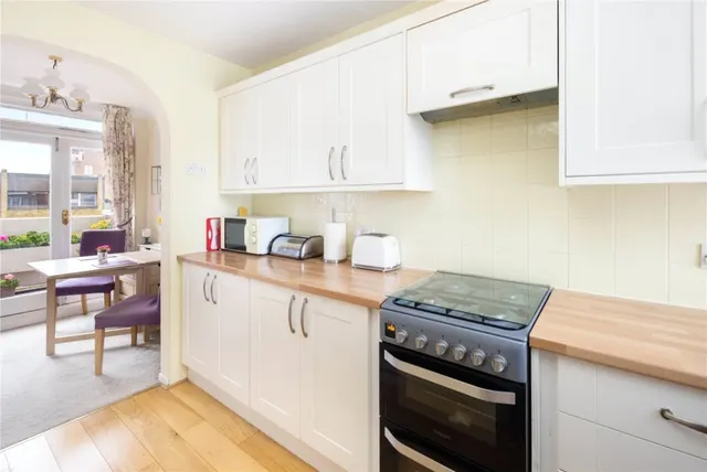 Priory Court, E9, photo 3