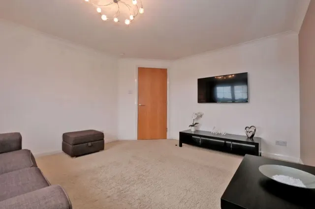 Mackie Place, Elrick, AB32, photo 2