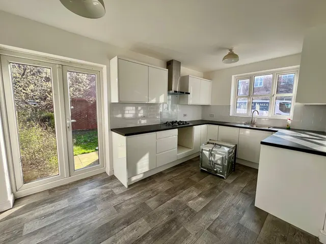 Golden Hill, Weston, CW2, photo 3