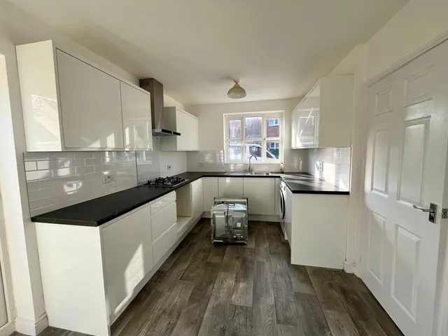 Golden Hill, Weston, CW2, photo 2