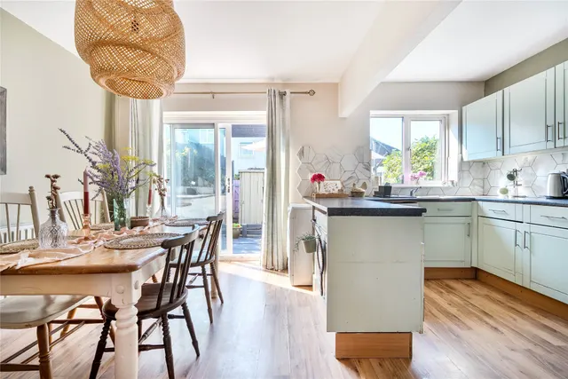 Nelson Close, Teignmouth, Devon, TQ14