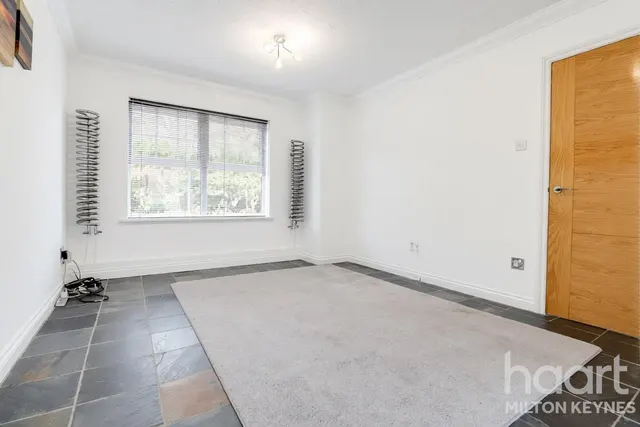 Coldeaton Lane, MK4, photo 3