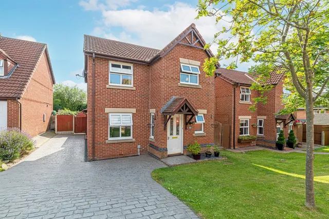 Waterside Drive, Frodsham, photo 1