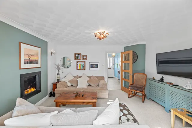 Waterside Drive, Frodsham, photo 2