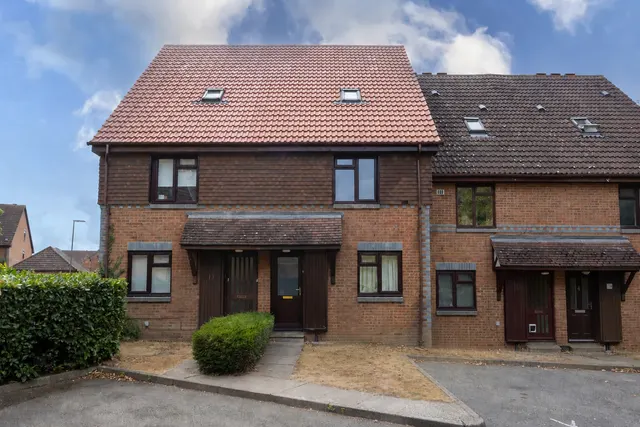 Lawrence Close, Burpham, GU4, photo 1