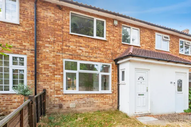 Wentworth Avenue, Slough, photo 1