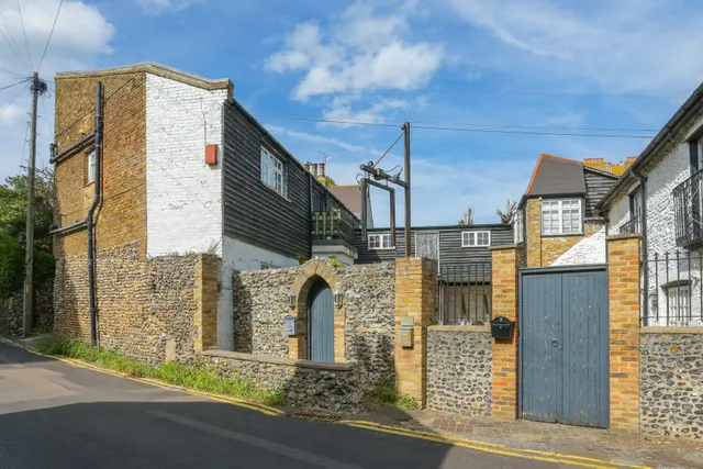 The Courtyard, Broadstairs, CT10, photo 1