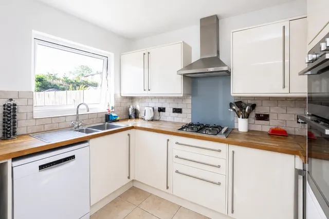Glenfield Road, Brockham, RH3, photo 2